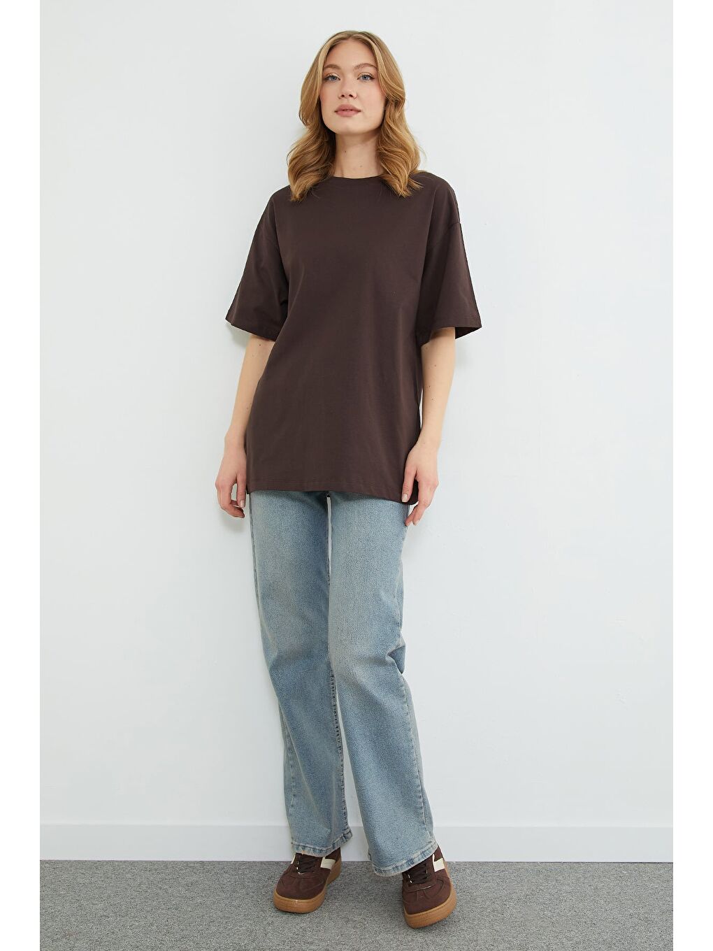 Kahverengi Basic Bisiklet Yaka Oversize Tişört-2