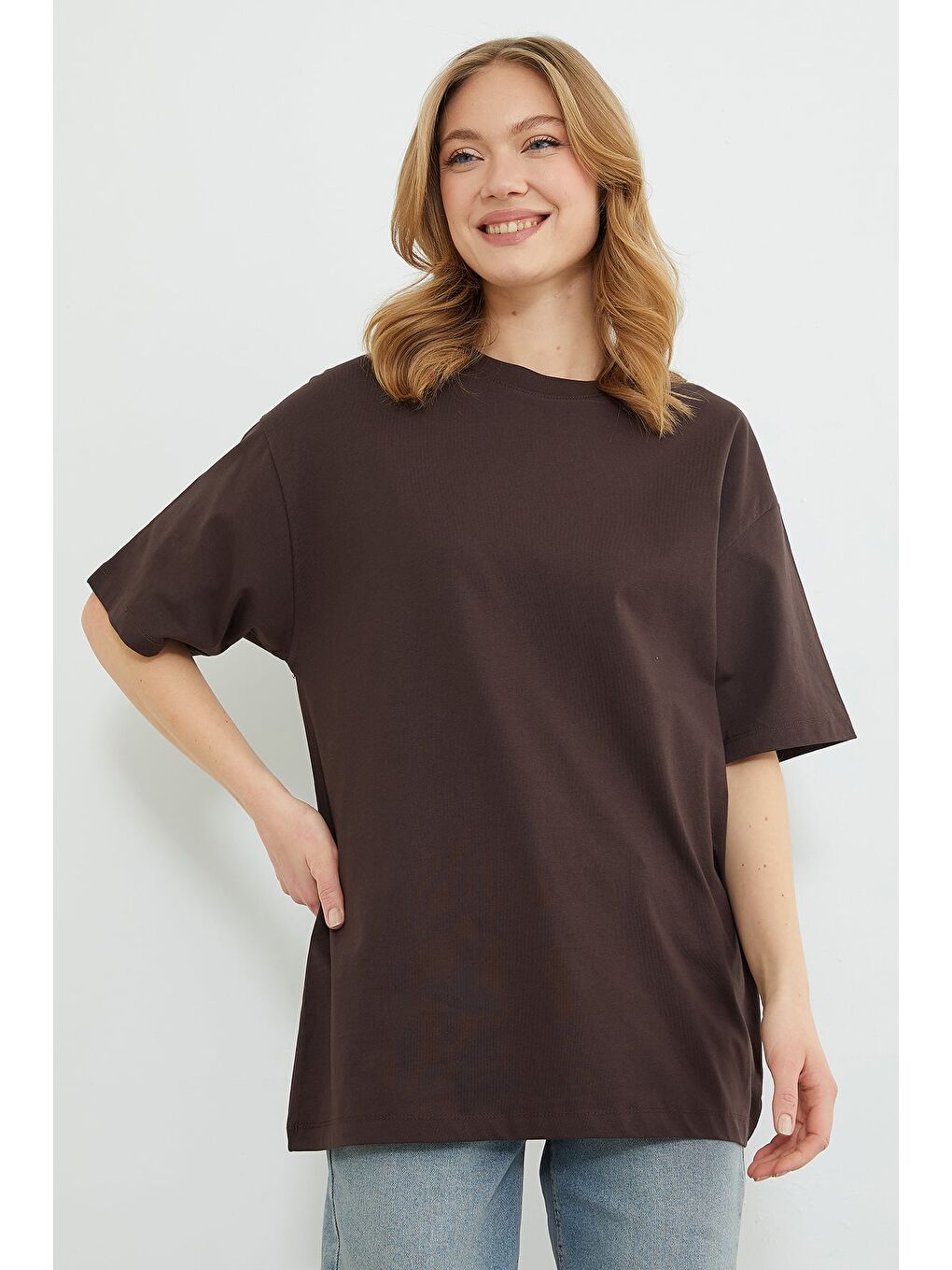 Kahverengi Basic Bisiklet Yaka Oversize Tişört-4