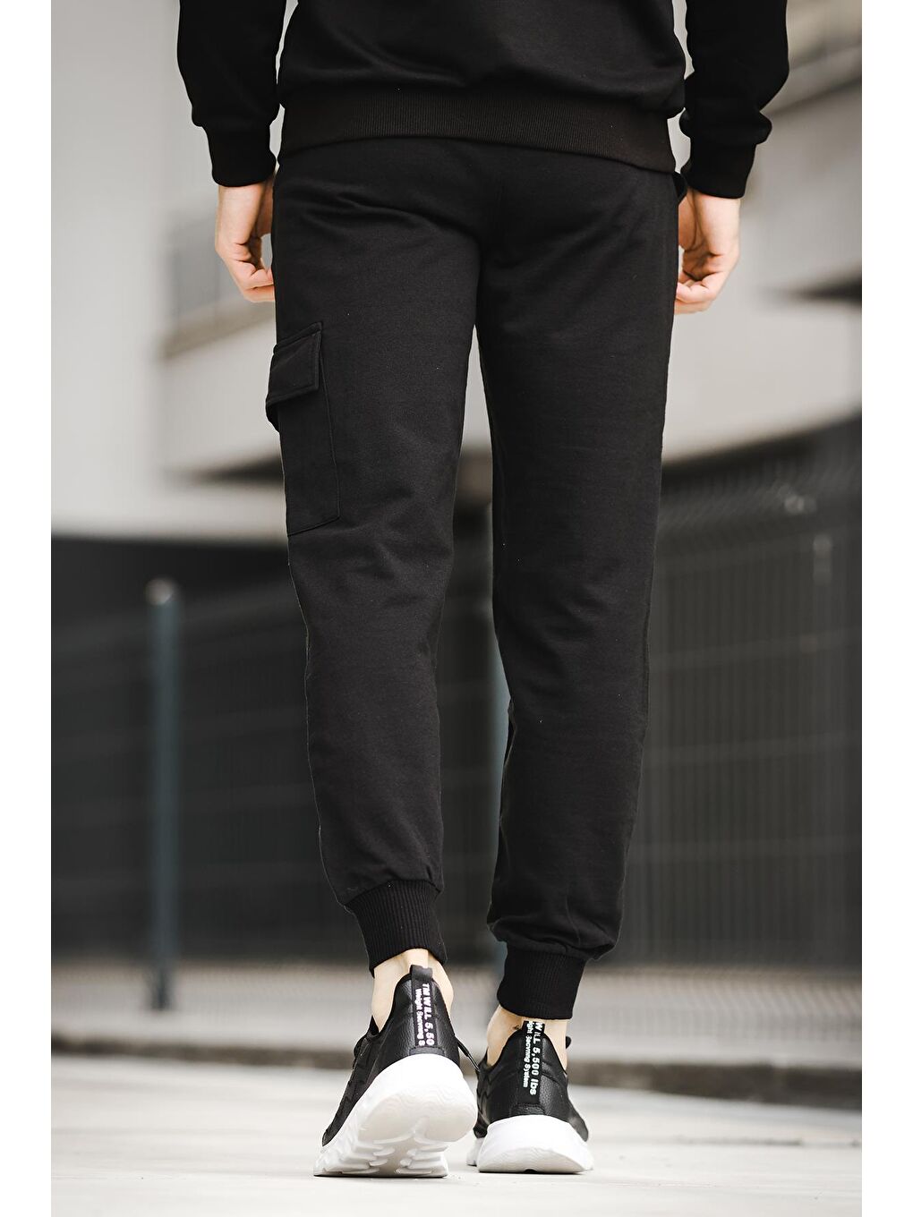 Siyah Hoxi Paçası Lastikli Nakışlı Slim Fit Erkek Kargo Cep Jogger Eşofman Altı-4