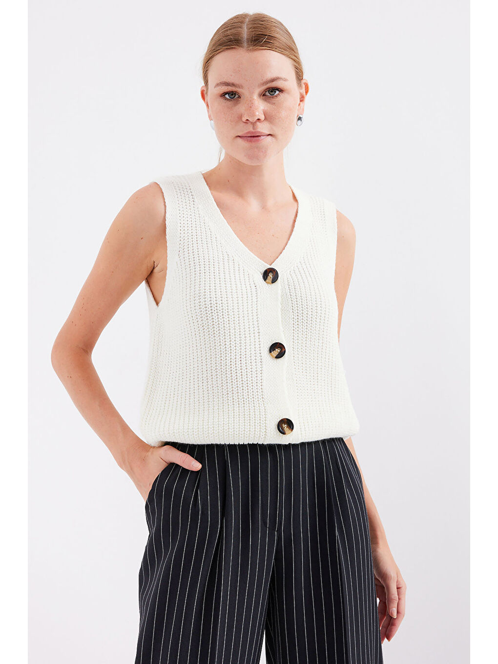 15881 Düğmeli Kısa Triko Yelek - Ekru-2