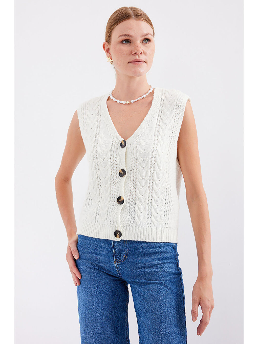 15882 Düğmeli Kısa Triko Yelek - Beyaz-3