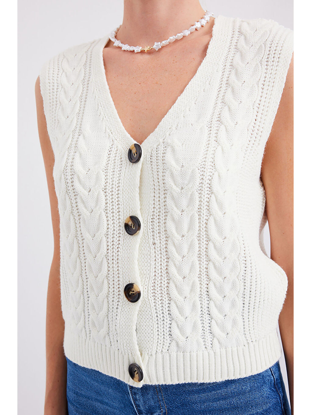 15882 Düğmeli Kısa Triko Yelek - Beyaz-4