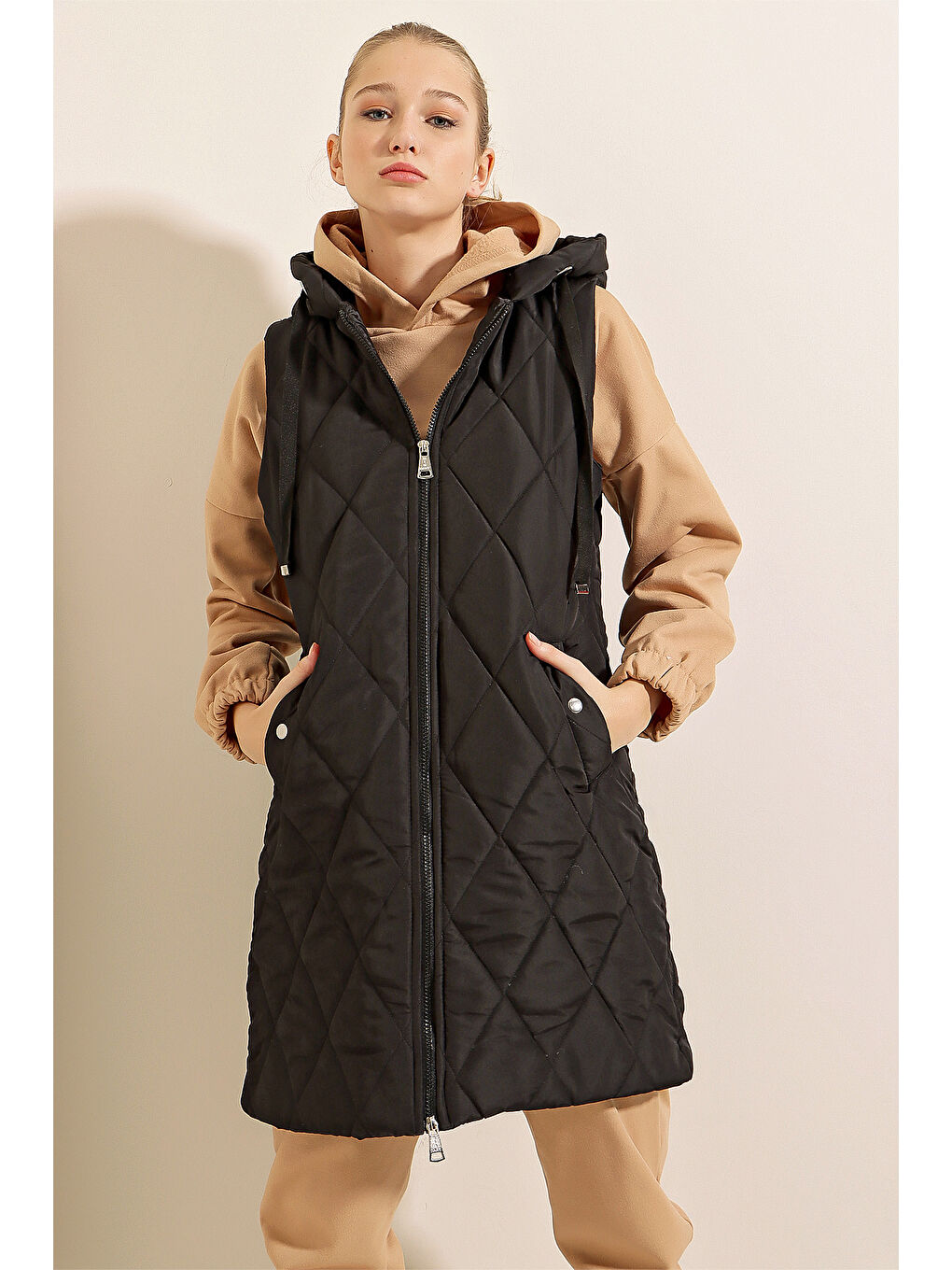 5140 Kapüşonlu Uzun Şişme Yelek   Düz Siyah