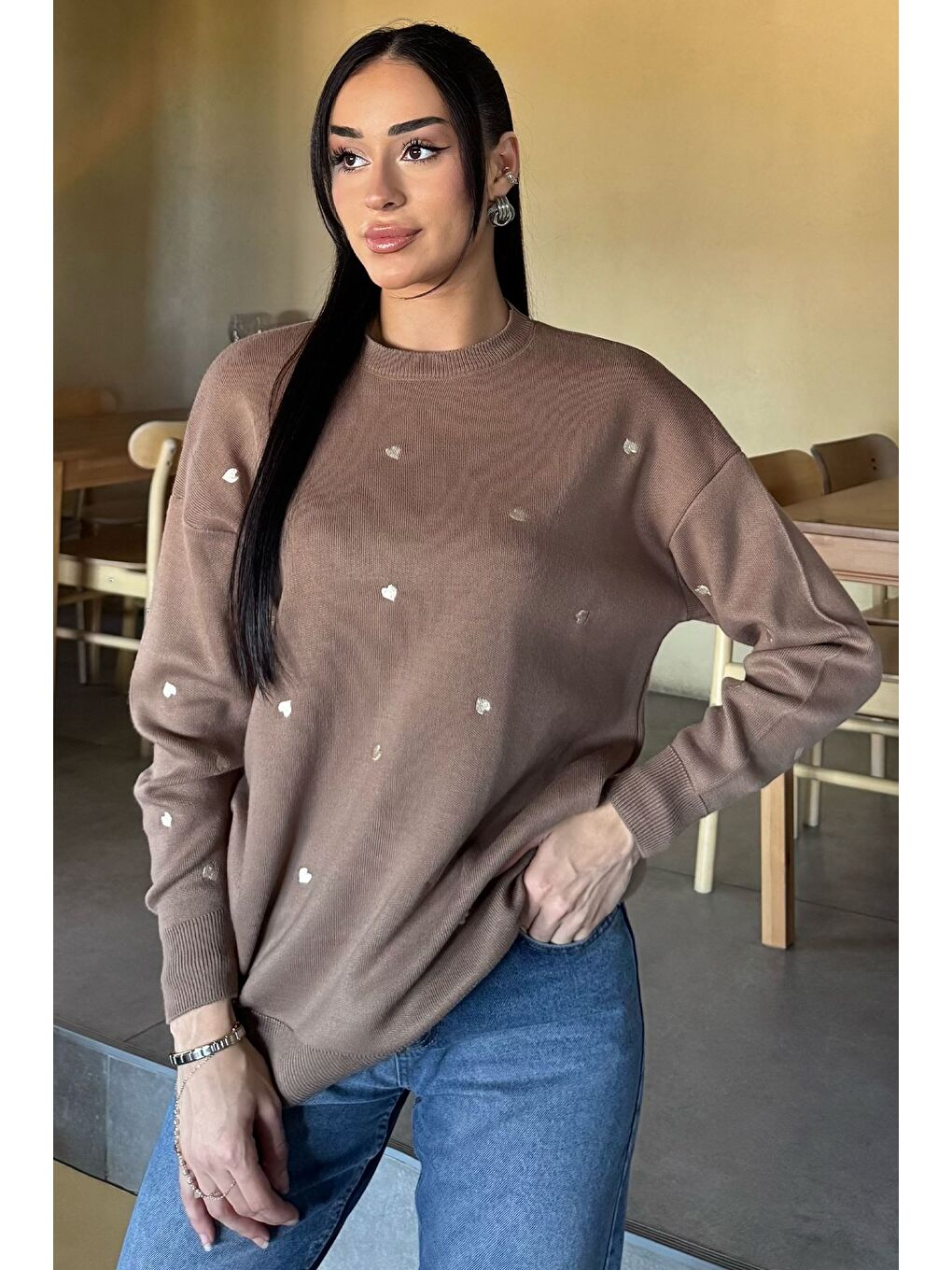 Bej Kadın Kalp Nakışlı Triko Kazak-1