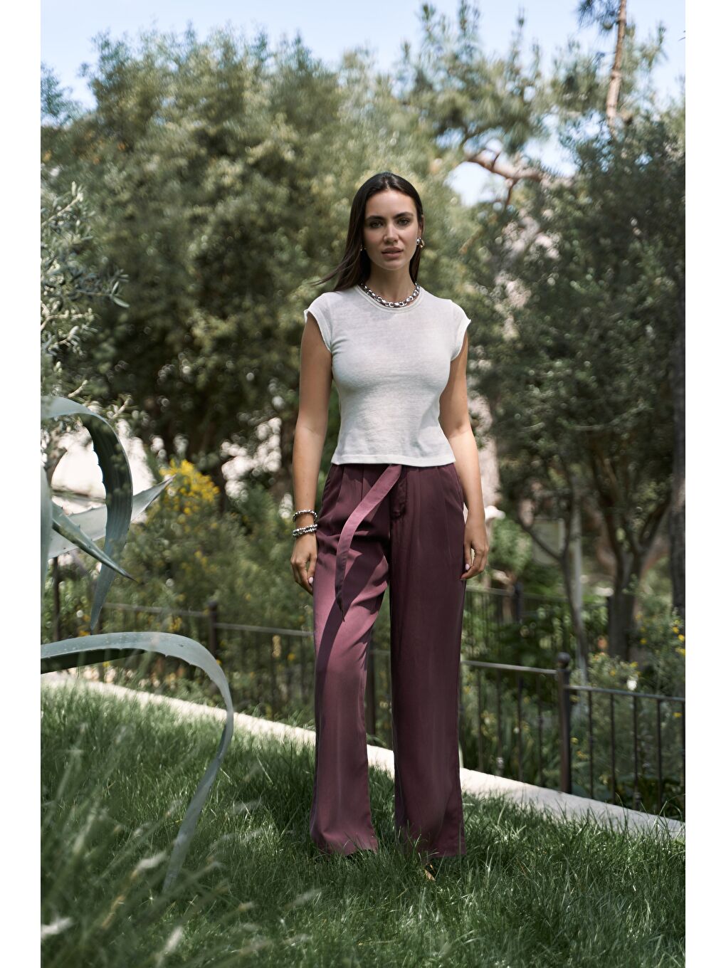 Kensal Dar Kesim Ekru T-Shirt-1