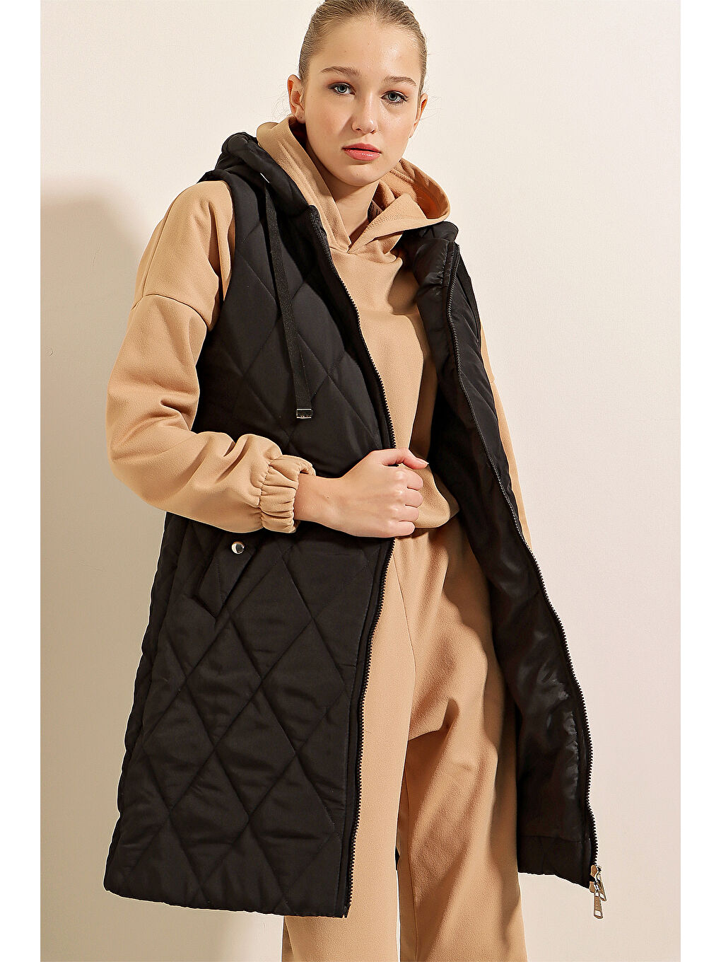 5140 Kapüşonlu Uzun Şişme Yelek   Düz Siyah-2