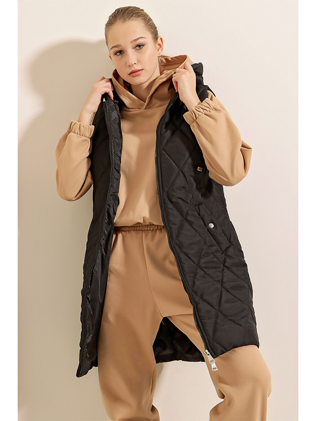 5140 Kapüşonlu Uzun Şişme Yelek   Düz Siyah-4