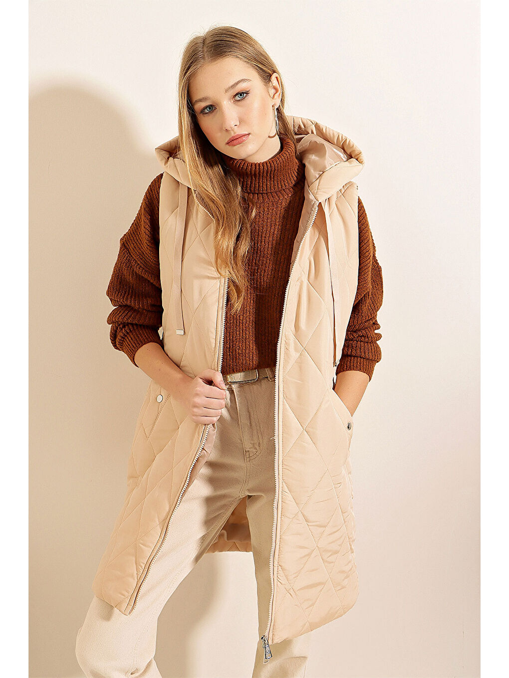 5140 Kapüşonlu Uzun Şişme Yelek   Bej-1