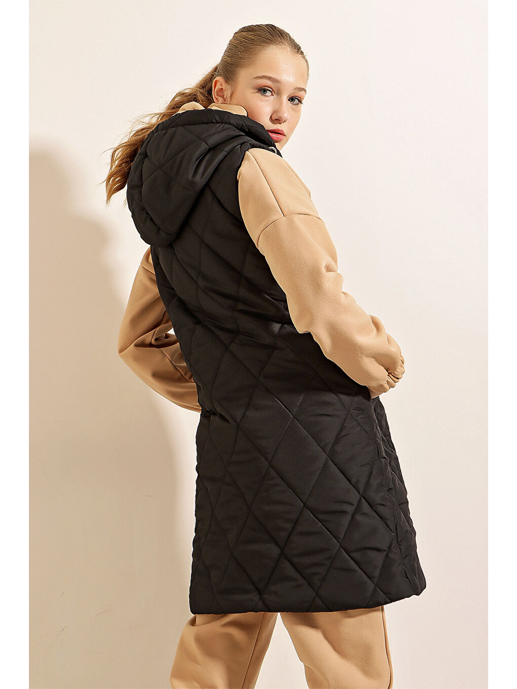 5140 Kapüşonlu Uzun Şişme Yelek   Düz Siyah-5