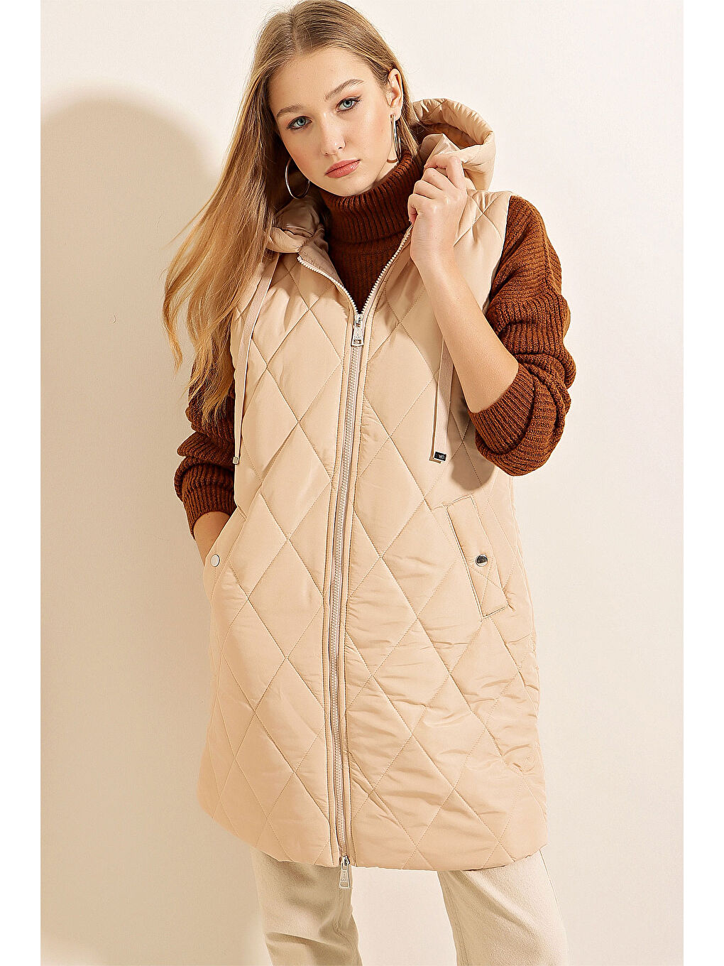 5140 Kapüşonlu Uzun Şişme Yelek   Bej-3