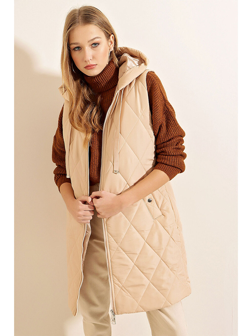 5140 Kapüşonlu Uzun Şişme Yelek   Bej-4