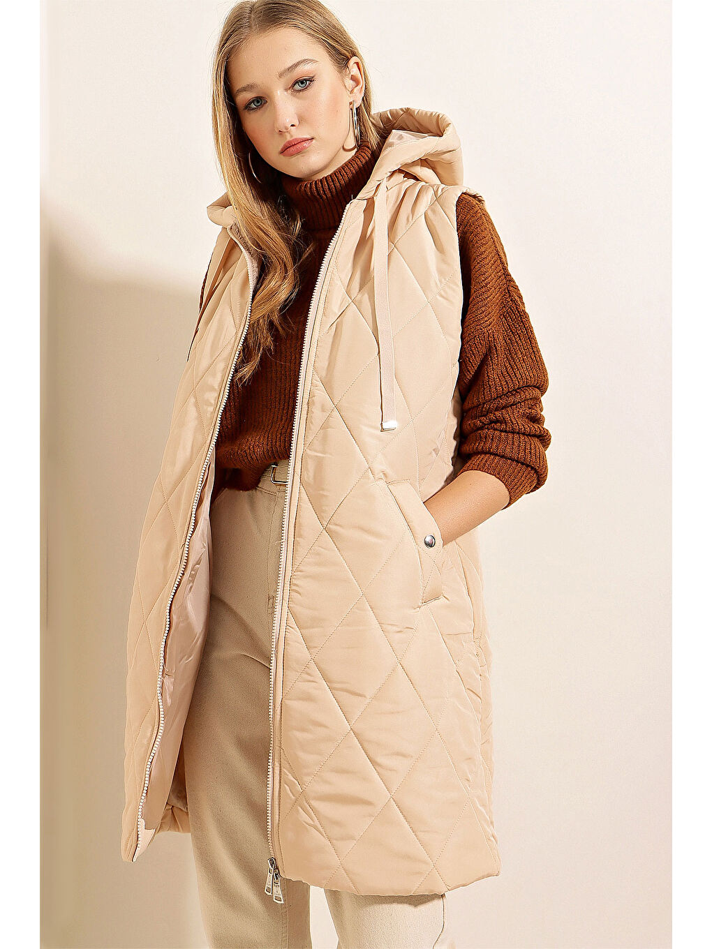 5140 Kapüşonlu Uzun Şişme Yelek   Bej-6