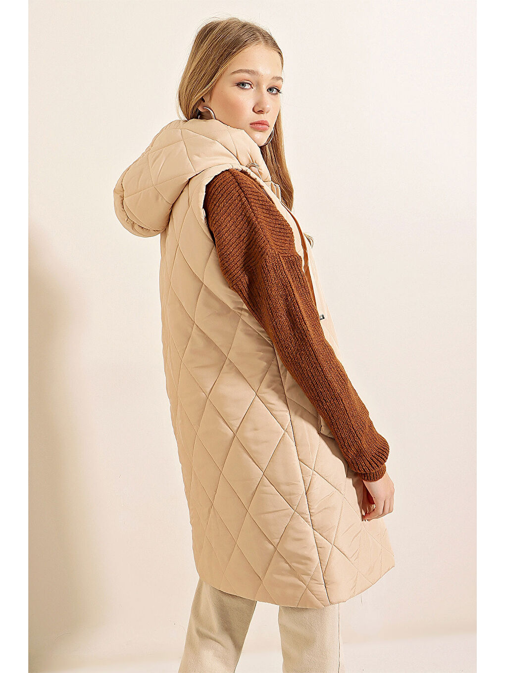 5140 Kapüşonlu Uzun Şişme Yelek   Bej-7