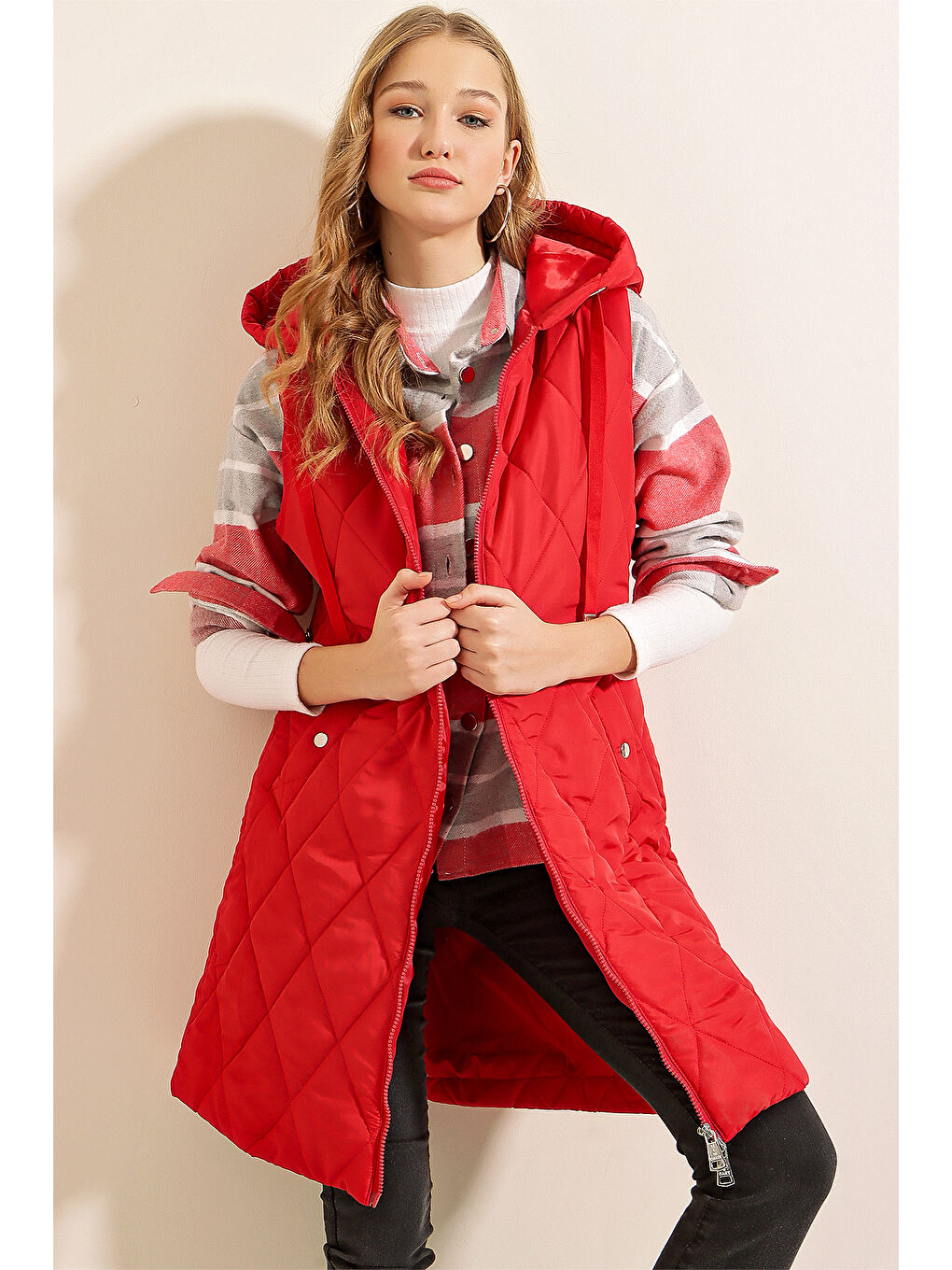 5140 Kapüşonlu Uzun Şişme Yelek   Kırmızı