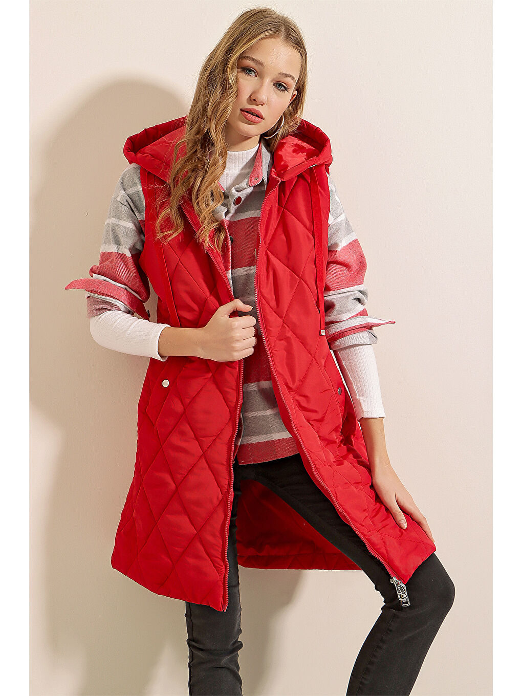 5140 Kapüşonlu Uzun Şişme Yelek   Kırmızı-3