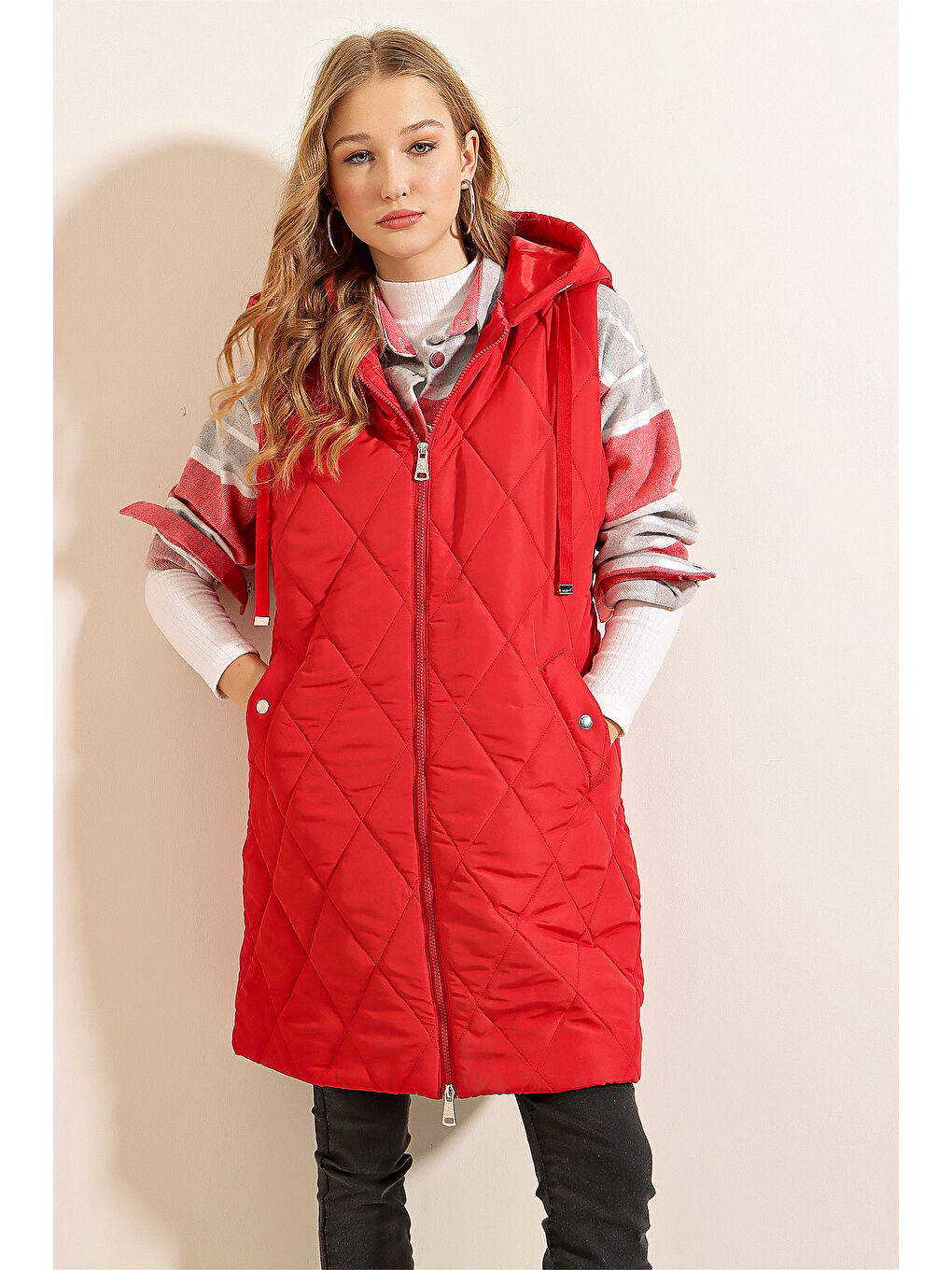 5140 Kapüşonlu Uzun Şişme Yelek   Kırmızı-4