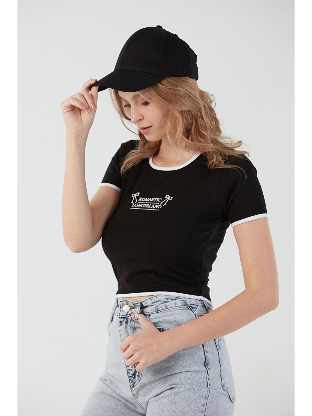 Siyah Romantic Longisland Nakışlı Crop Tişört