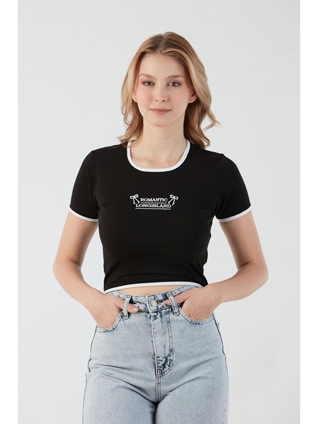 Siyah Romantic Longisland Nakışlı Crop Tişört-2