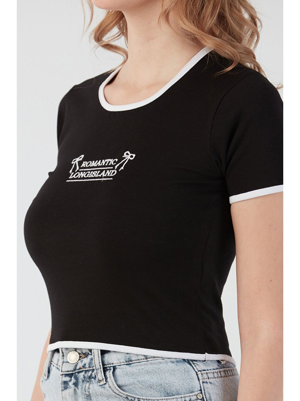 Siyah Romantic Longisland Nakışlı Crop Tişört-4