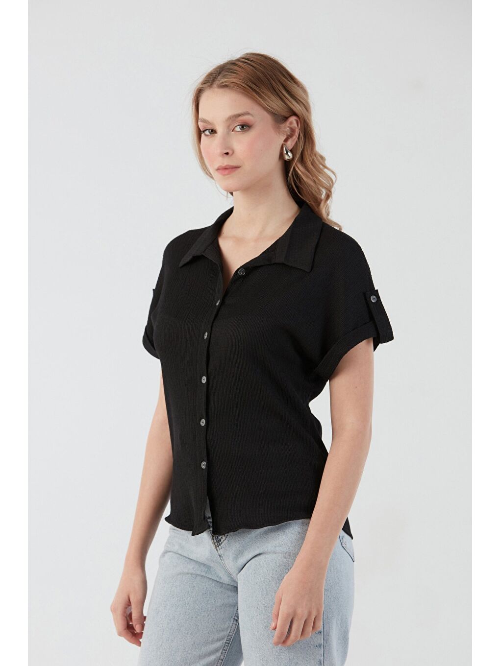 Siyah Bürümcük Kumaş Gömlek Yaka Düğmeli Bluz-2