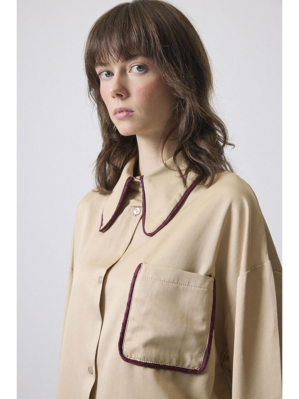 Bej Biye Detaylı Saten Gömlek-1