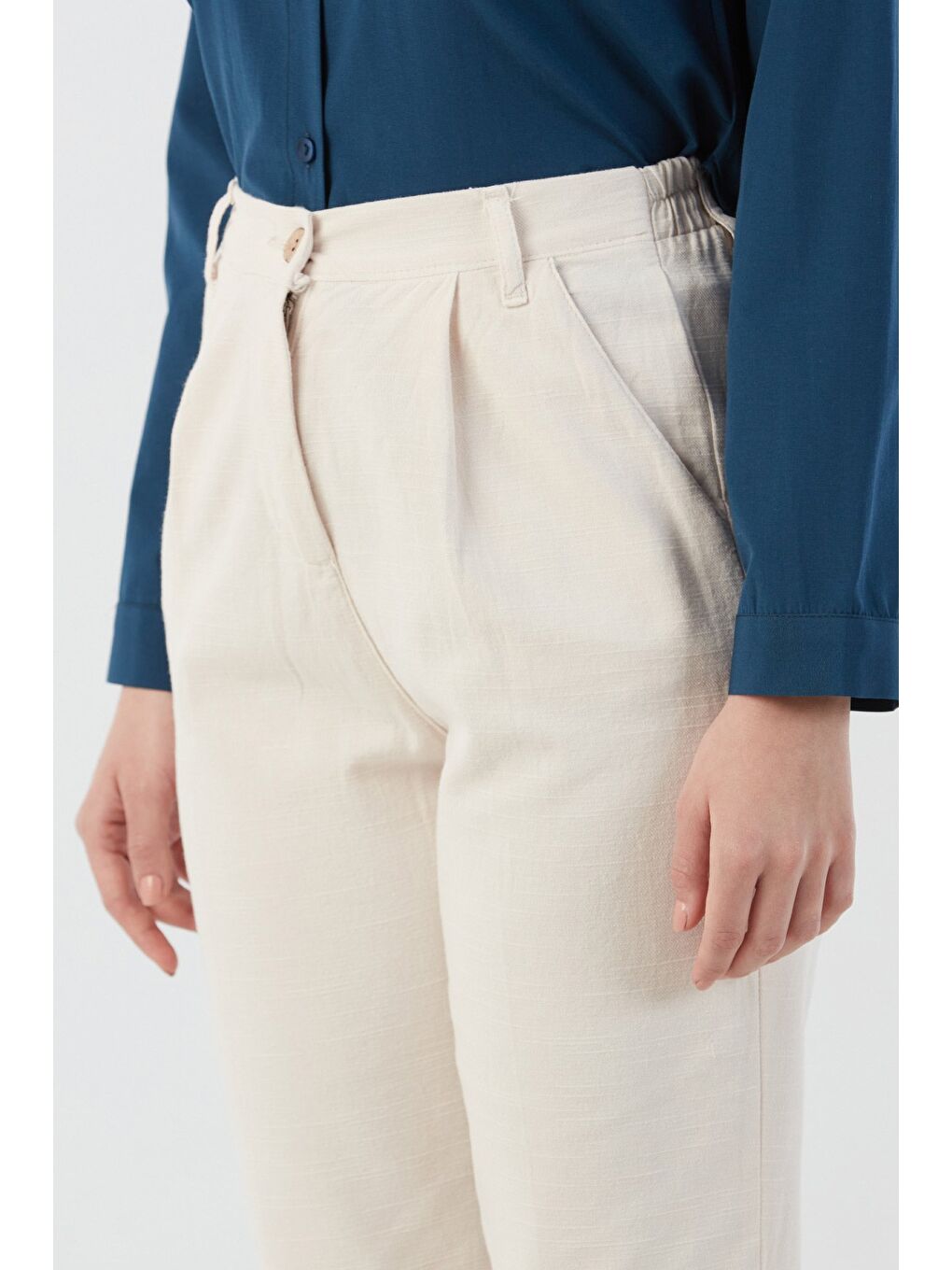 Bej Fermuarlı Cepli Keten Pantolon-4