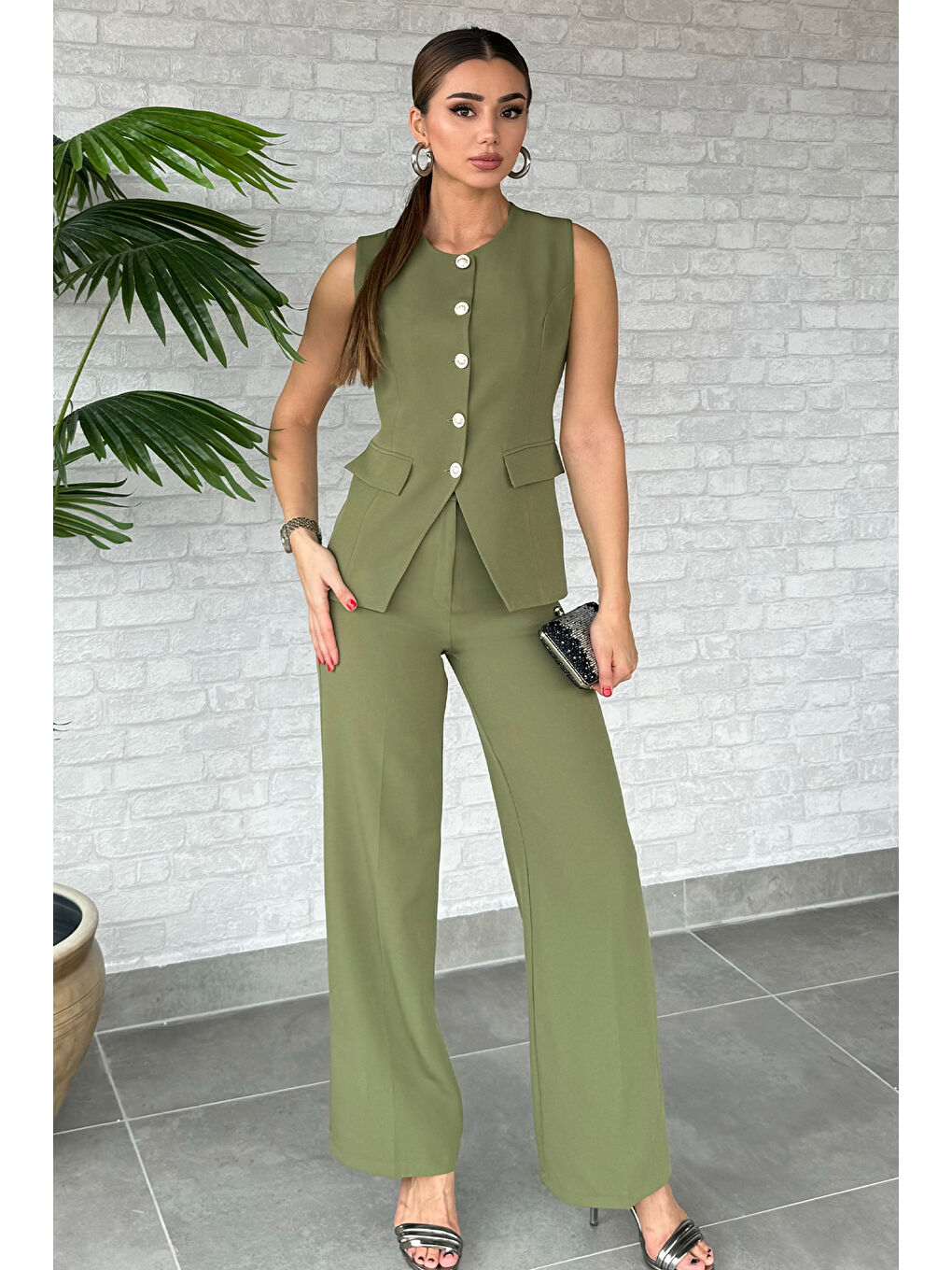 Haki Düğme Detaylı Yelek Pantolon İkili Takım