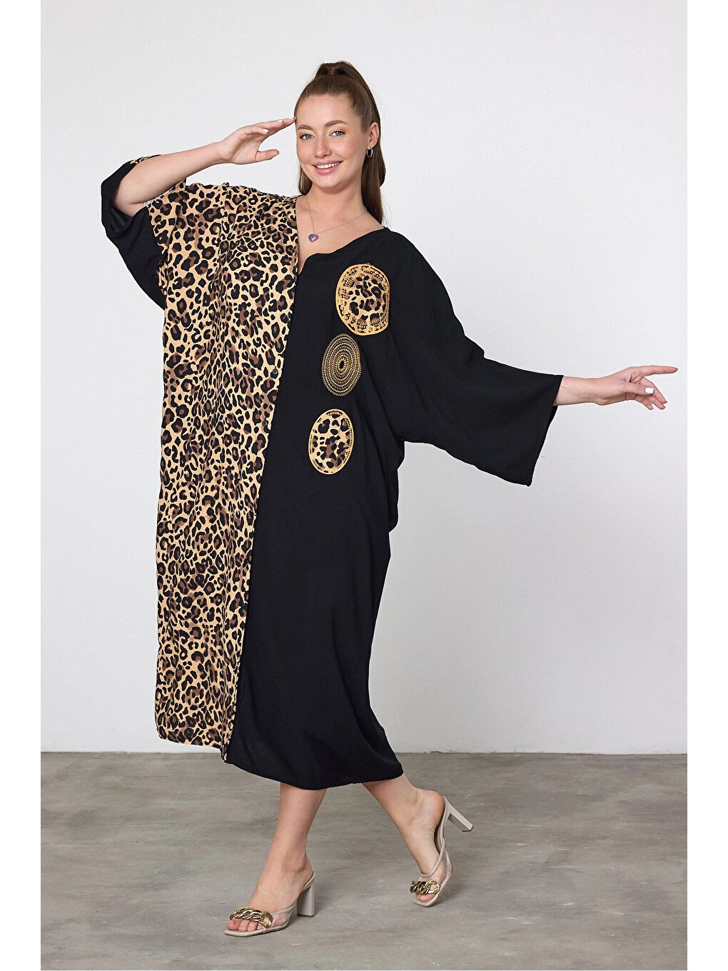 Kadın Siyah Leopar Nakış Detay Büyük Beden Gömlek Elbise HZL25S-VM110881
