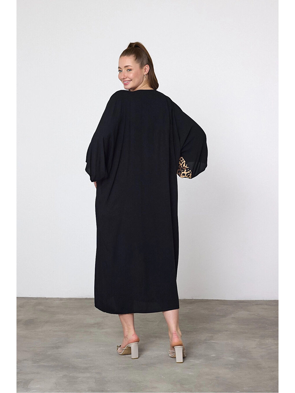 Kadın Siyah Leopar Nakış Detay Büyük Beden Gömlek Elbise HZL25S-VM110881-4