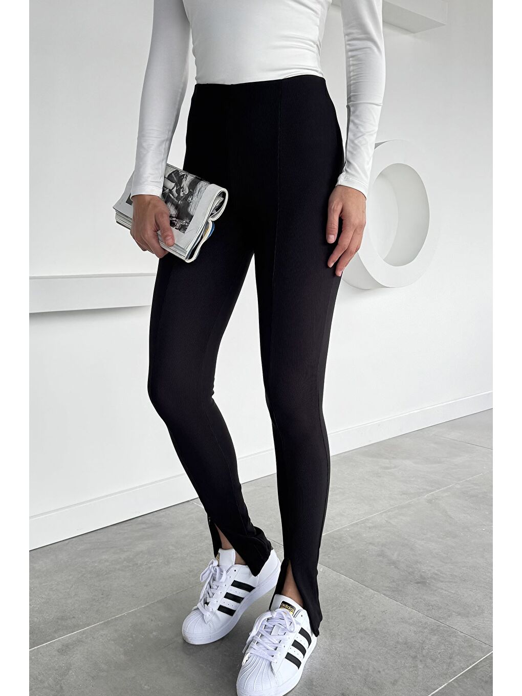 Siyah Kadın Yüksek Bel Kendinden Çizgi Desenli Paça Fermuar Detaylı Elastanlı Tayt