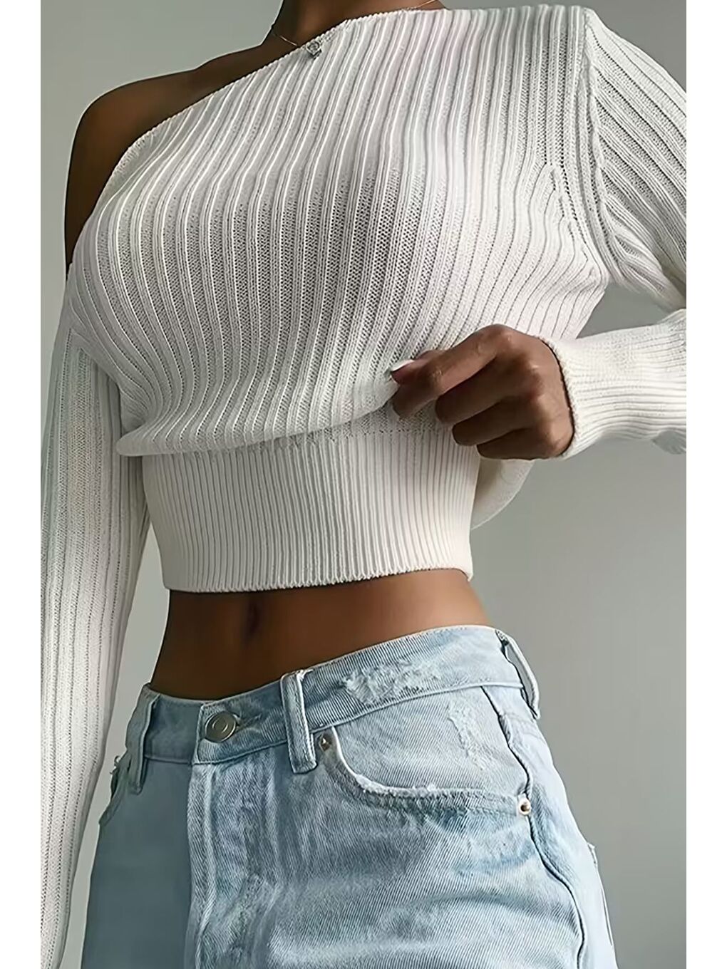 Ekru Omuz Açık Kabartmalı Kadın Triko Kazak