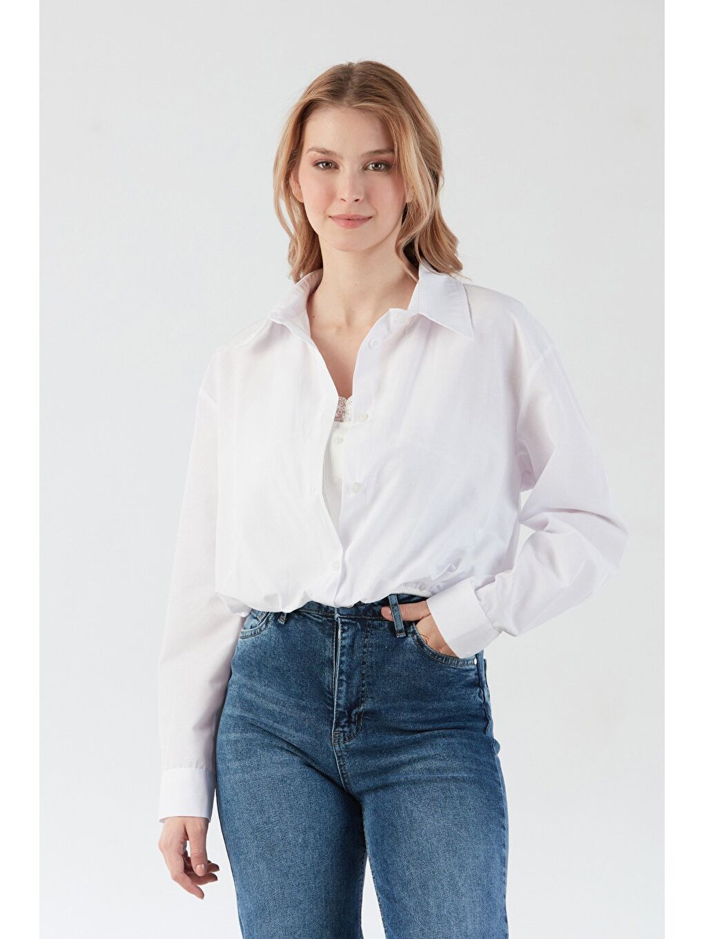 Beyaz Basic Body Detaylı Gömlek