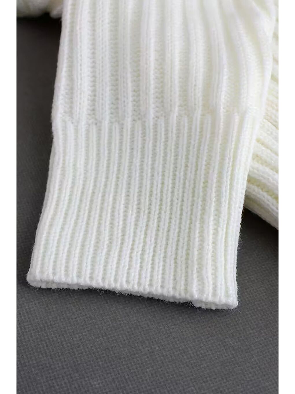 Ekru Omuz Açık Kabartmalı Kadın Triko Kazak-4