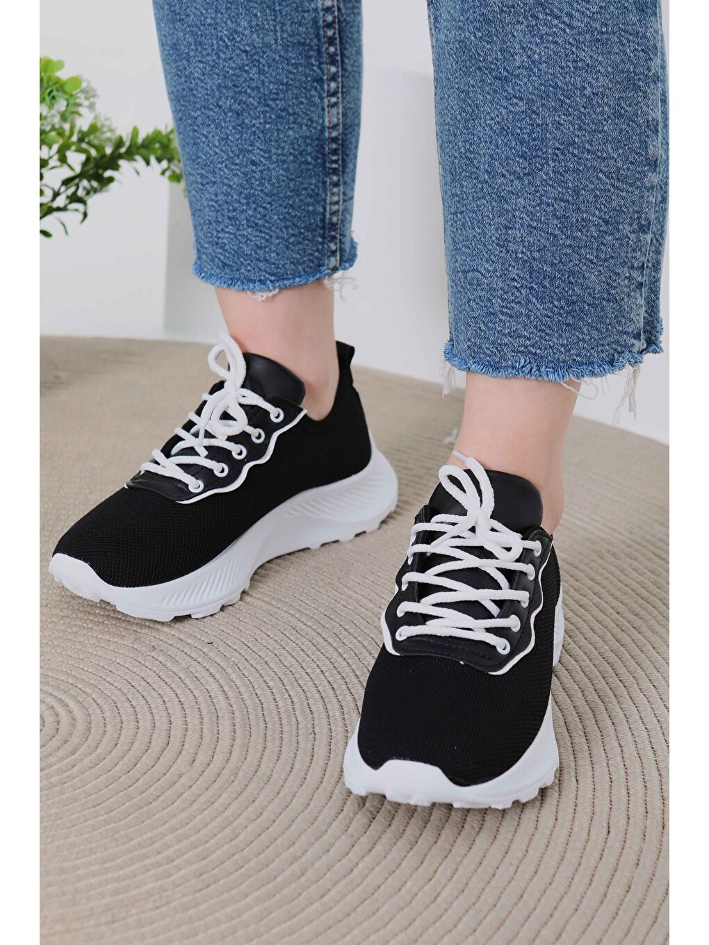 Kadın Siyah Beyaz Yüksek Taban Spor Ayakkabı - 27079-3