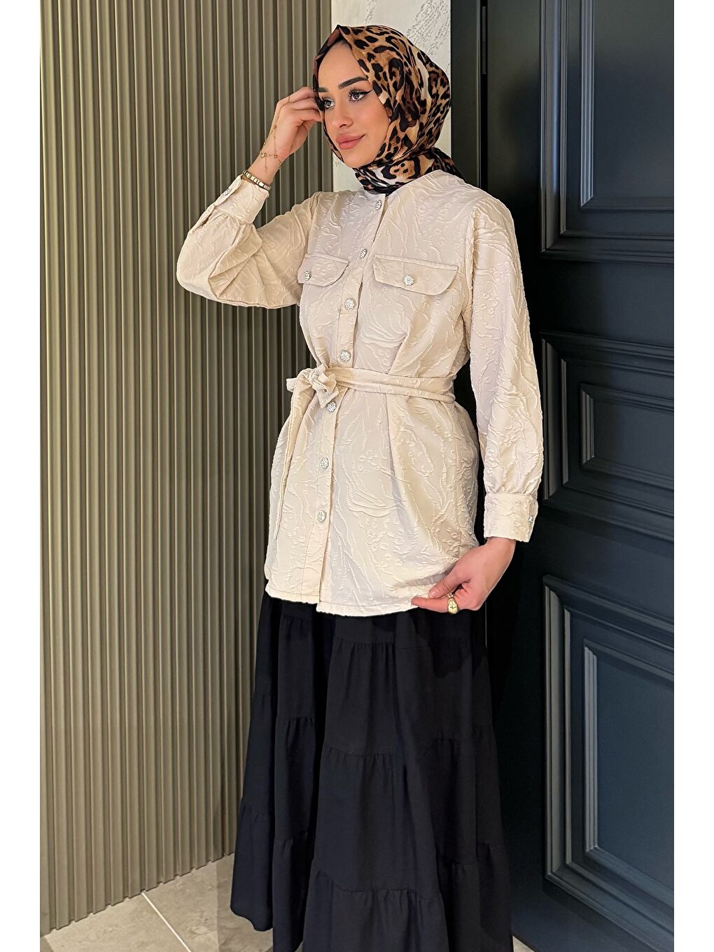 Ekru Kadın Kabartma Desenli Kuşak Detaylı Tesettür Gömlek Tunik-2
