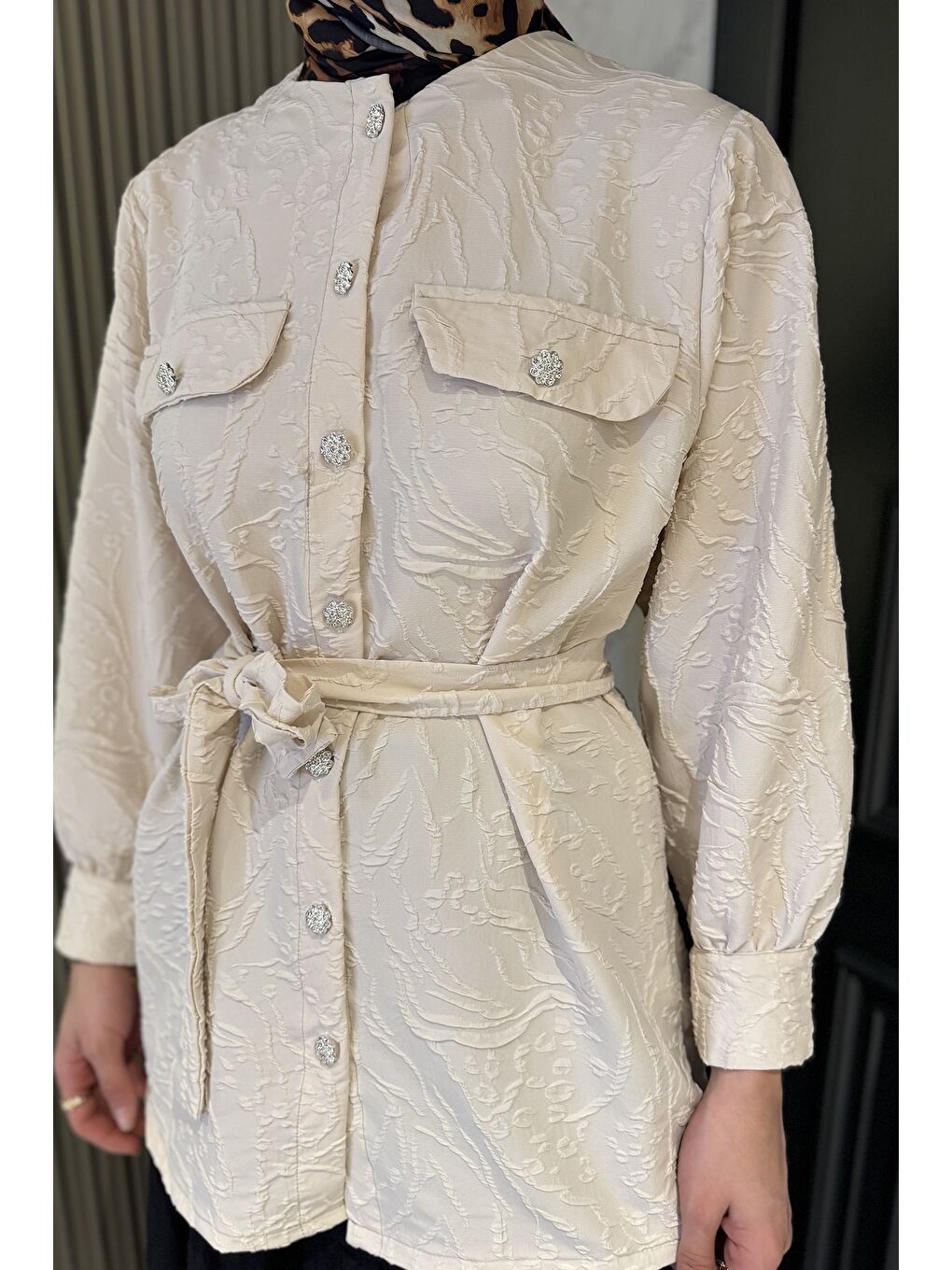 Ekru Kadın Kabartma Desenli Kuşak Detaylı Tesettür Gömlek Tunik-5