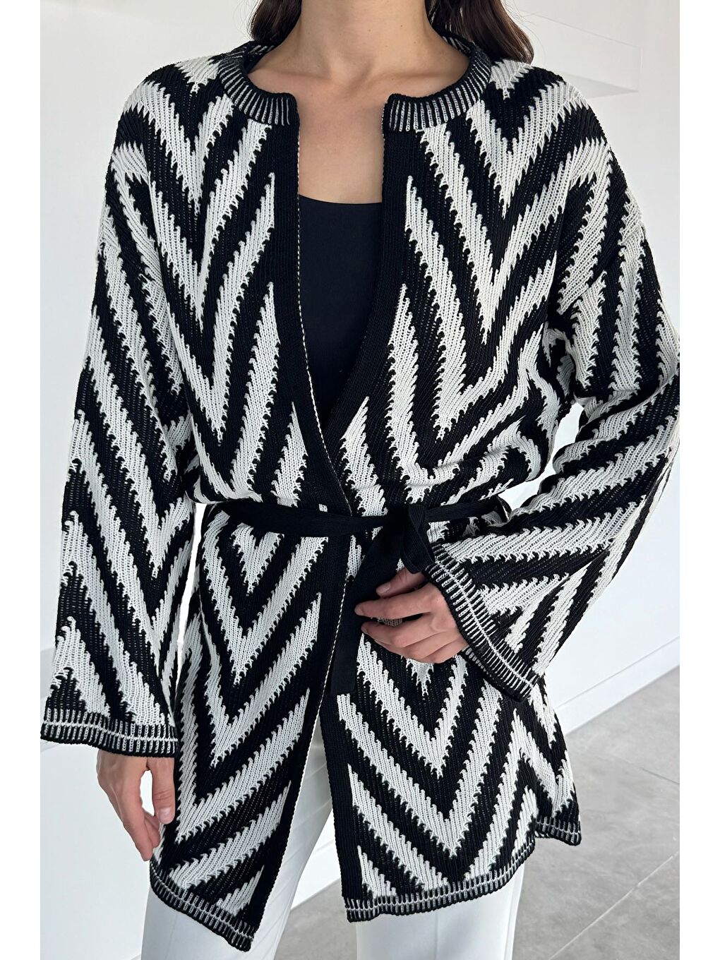 Siyah Kadın Çift Renkli Bel Kuşak Detaylı Örme Triko Hırka-2