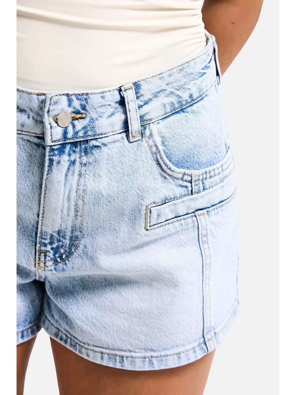 Mavi Kadın Ice Renk 4s6-3 Mom Fit Cep Detaylı Komfort Kumaş Denim Şort-6