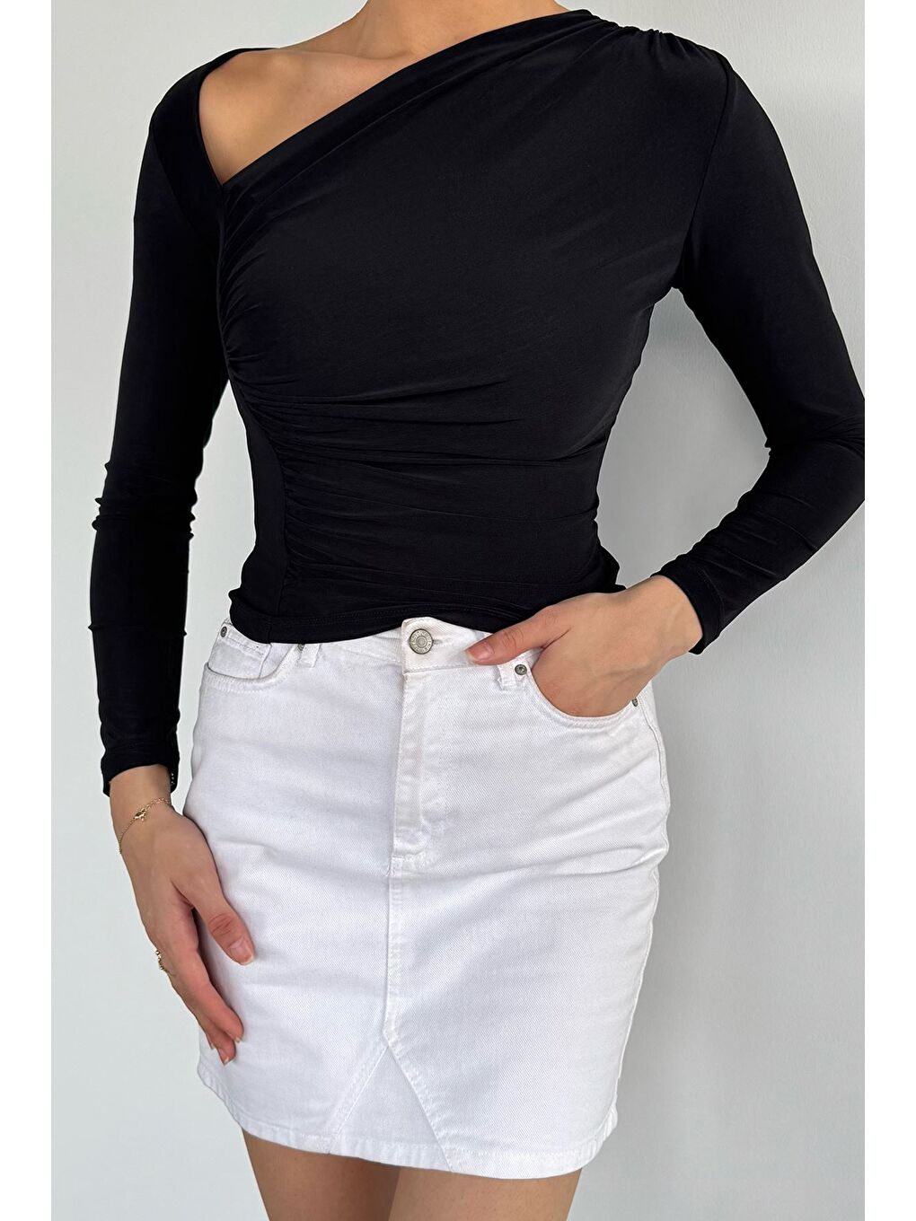 Siyah Kadın Drapeli V Yaka Bluz-2