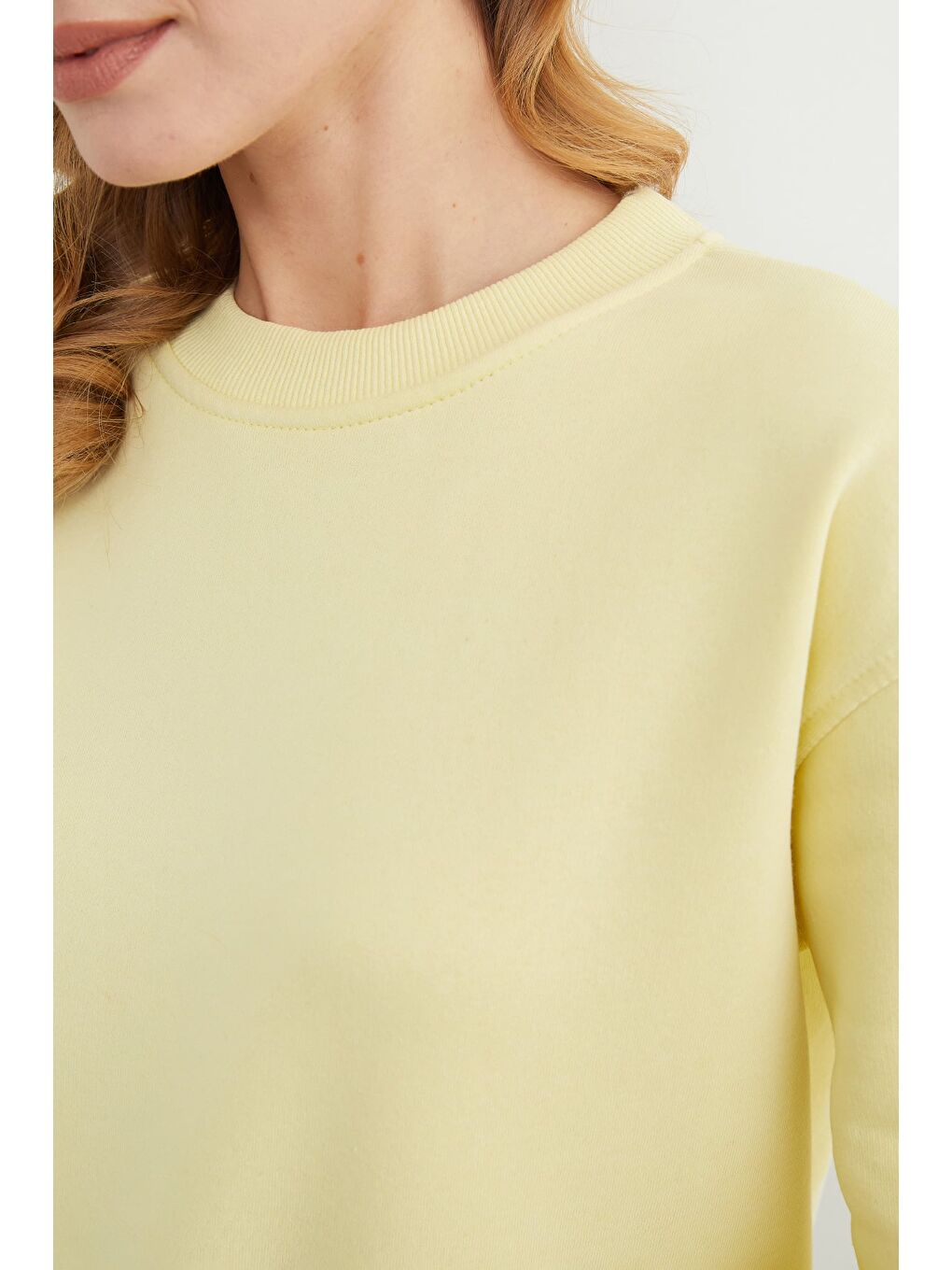 Sarı 3 İplik Basic Bisiklet Yaka Sweatshirt-4