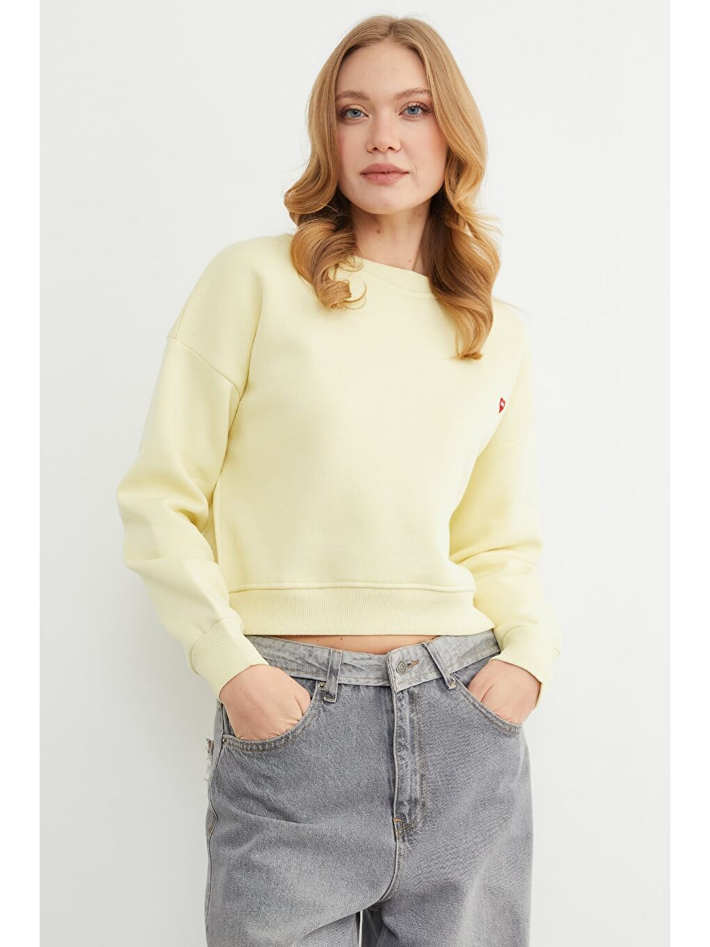 Sarı 3 İplik Kalp Nakışlı Bisiklet Yaka Sweatshirt-1