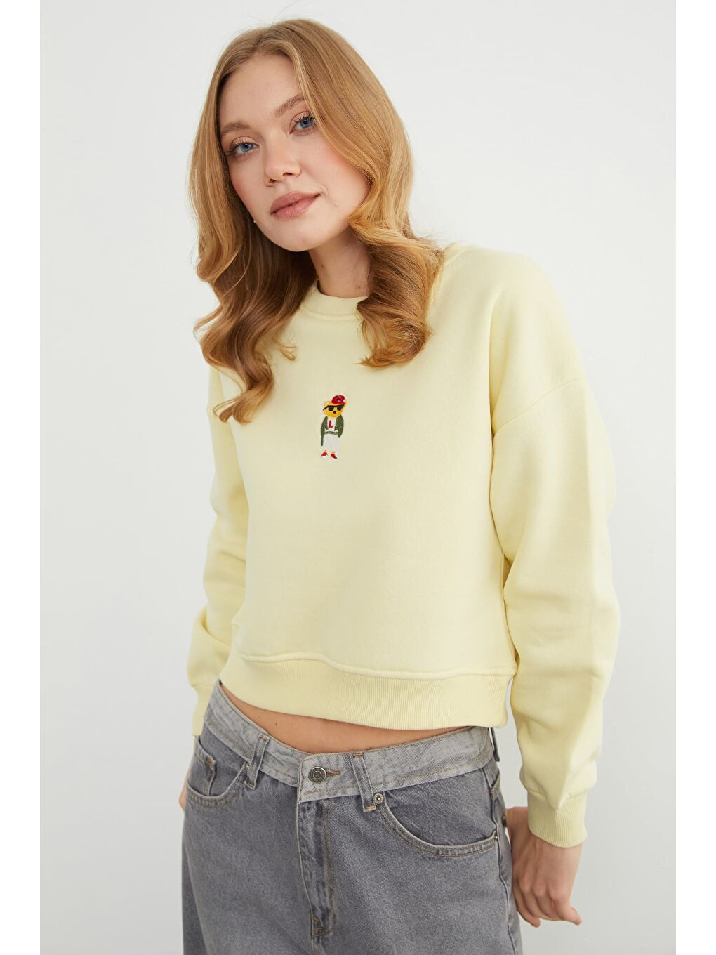 Sarı 3 İplik Ayıcık Nakışlı Bisiklet Yaka Sweatshirt-4