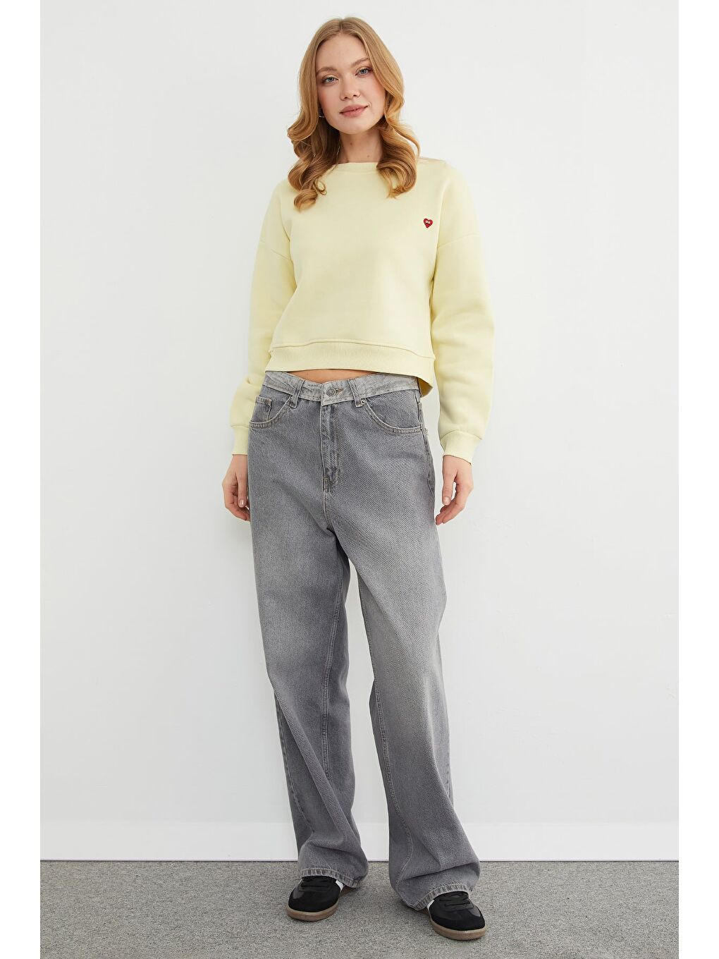 Sarı 3 İplik Kalp Nakışlı Bisiklet Yaka Sweatshirt-2