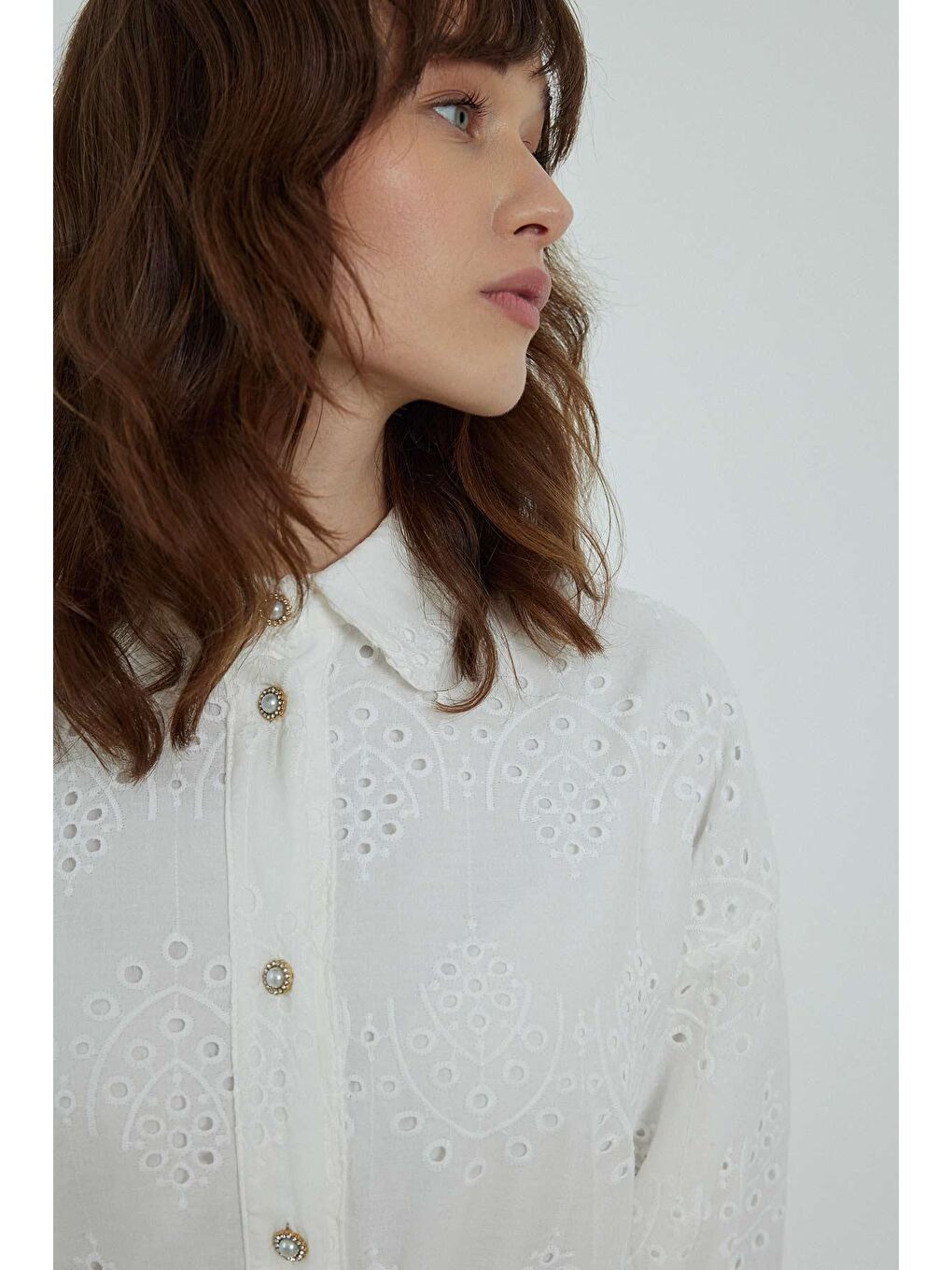 Pile Kol Detaylı Beyaz Brode Gömlek-4