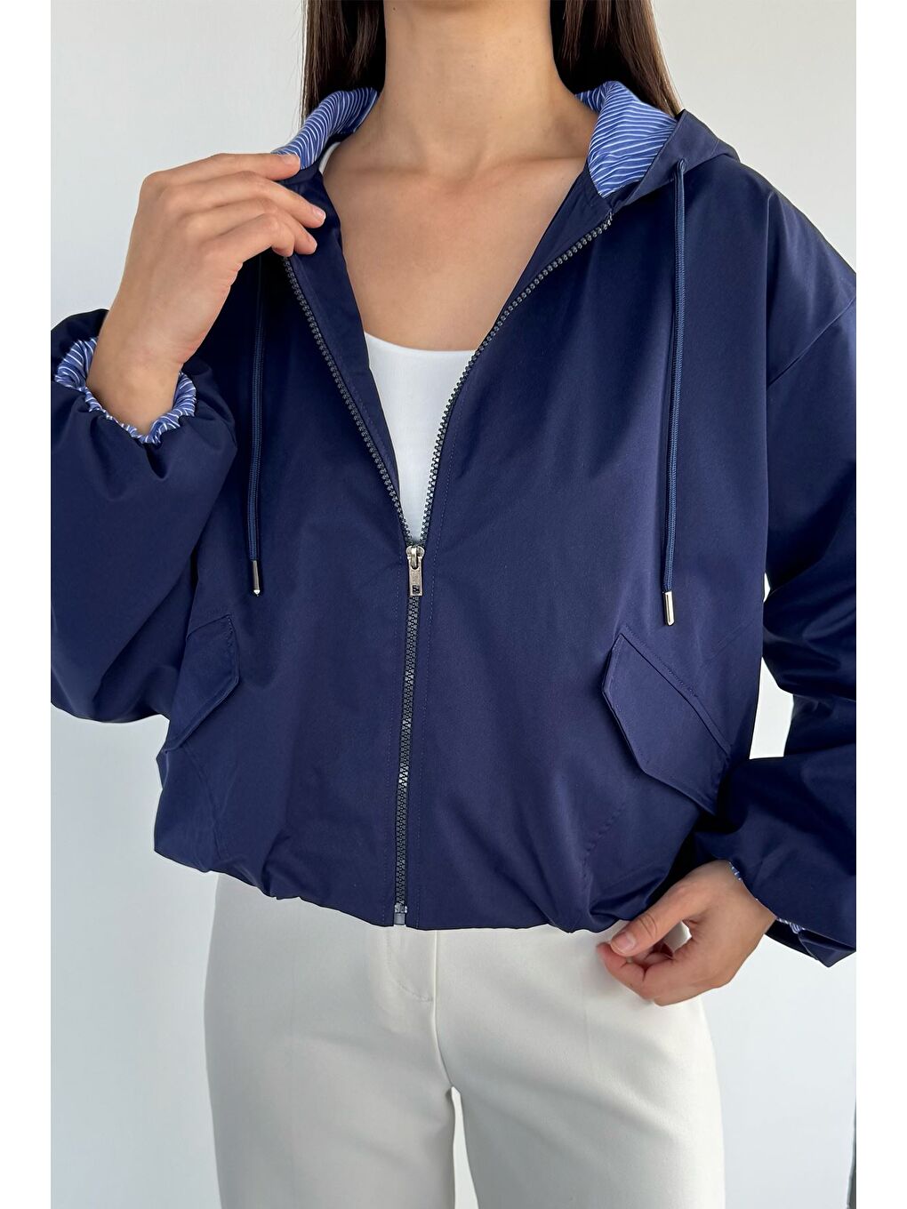 Lacivert Kadın Kapüşonlu Bel Lastikli Çift Cepli Mevsimlik Mont-2