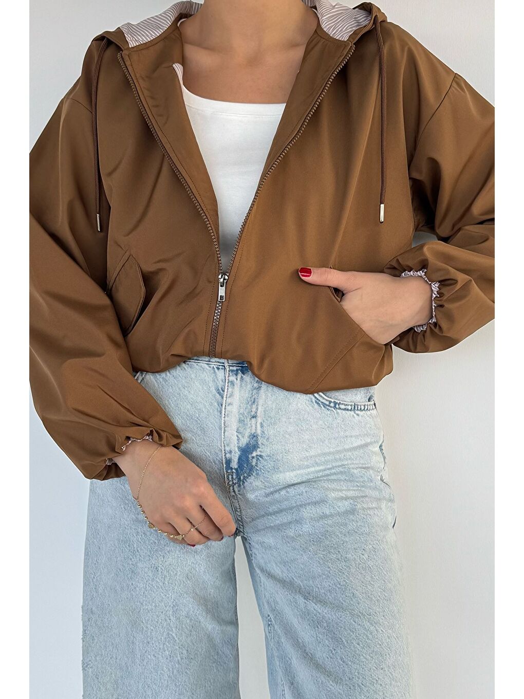 Kahverengi Kadın Kapüşonlu Bel Lastikli Çift Cepli Mevsimlik Mont