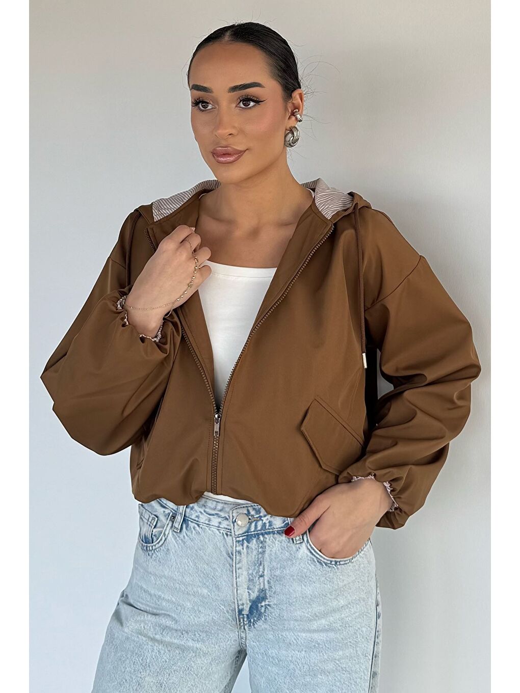 Kahverengi Kadın Kapüşonlu Bel Lastikli Çift Cepli Mevsimlik Mont-1