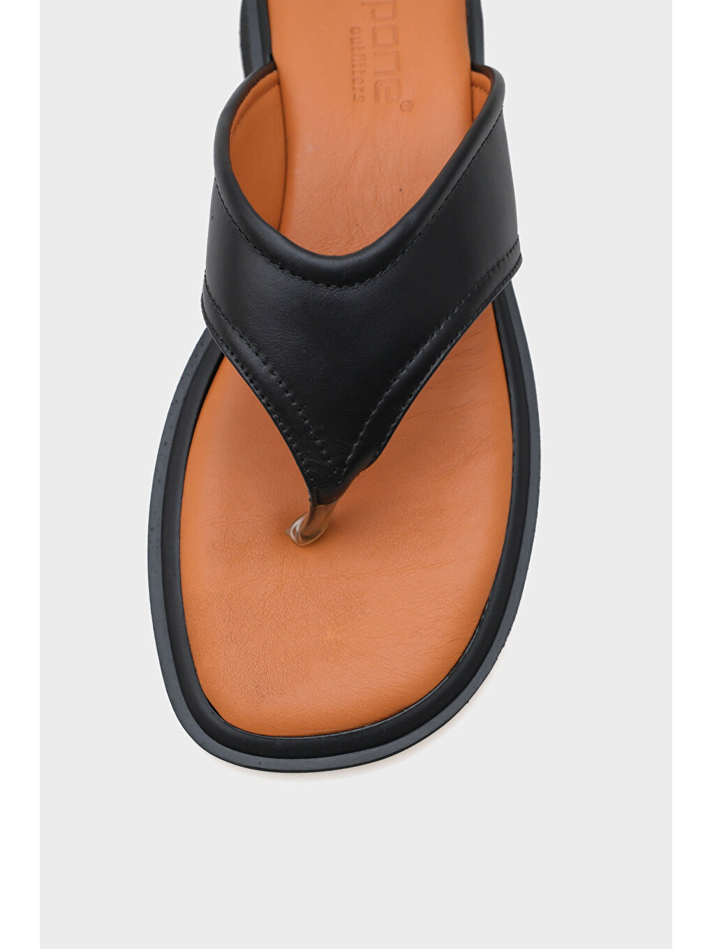 Siyah Hakiki Deri Parmak Arası Kısa Topuklu Kadın Terlik-2