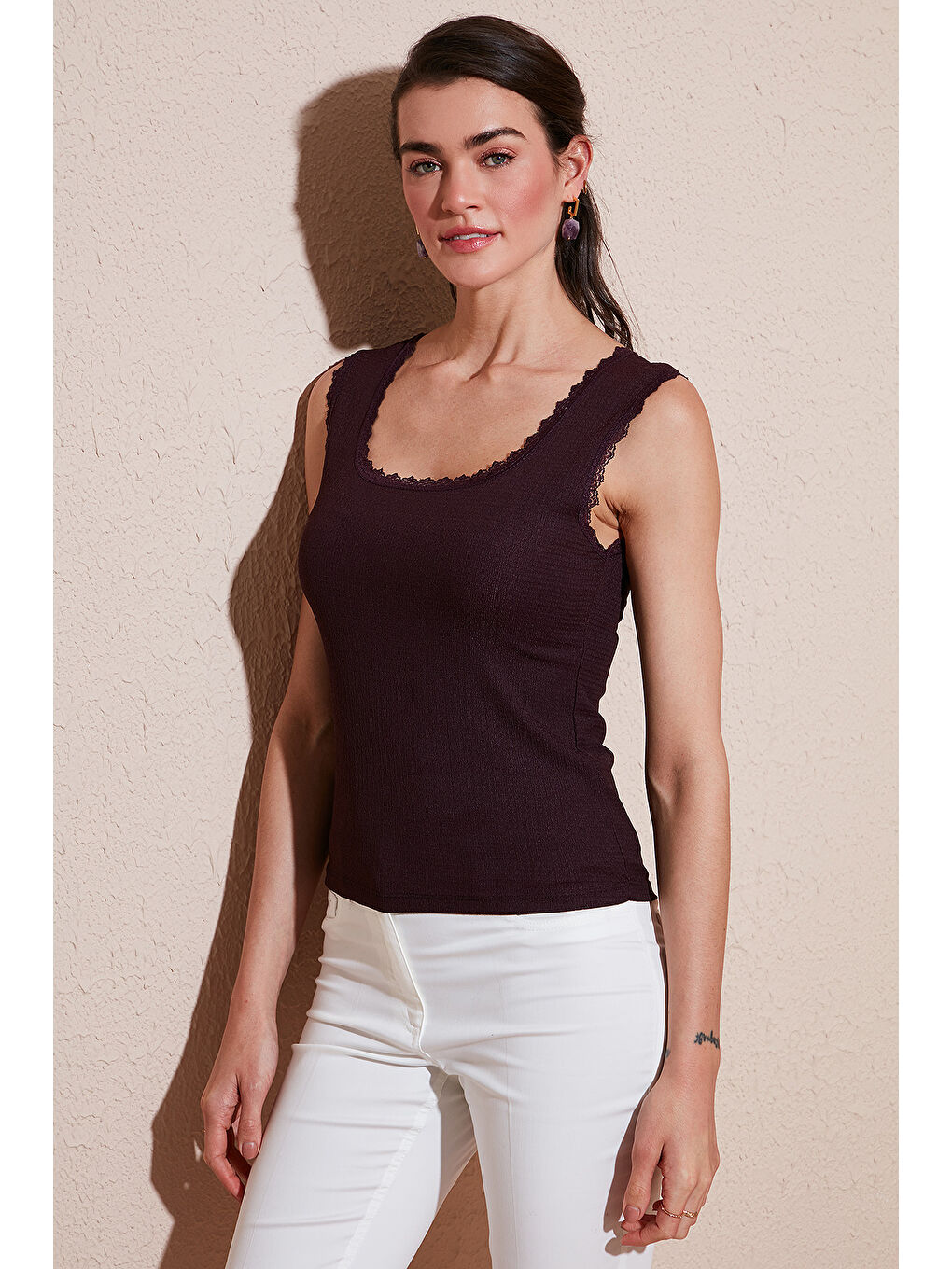 Bordo Slim Fit Kalın Askılı Dantelli Kare Yaka Bürümcük Kadın Atlet 5864979