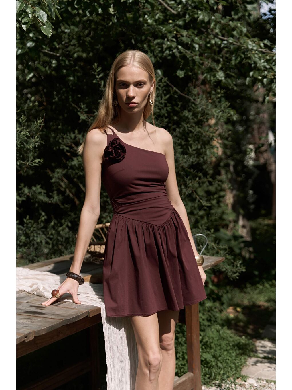 Lissa Tek Omuz Gül Detay Bordo Mini Elbise-5